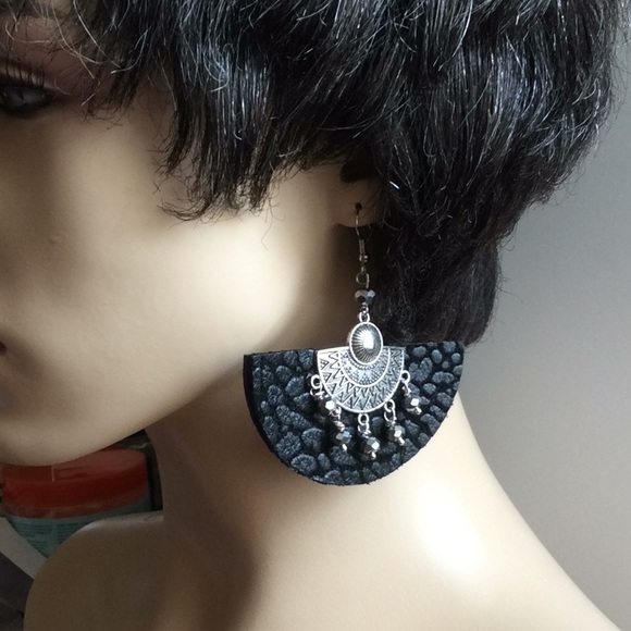 925 SS Black Leather & Iridescent Bead Earrings - Picture 6 of 9
